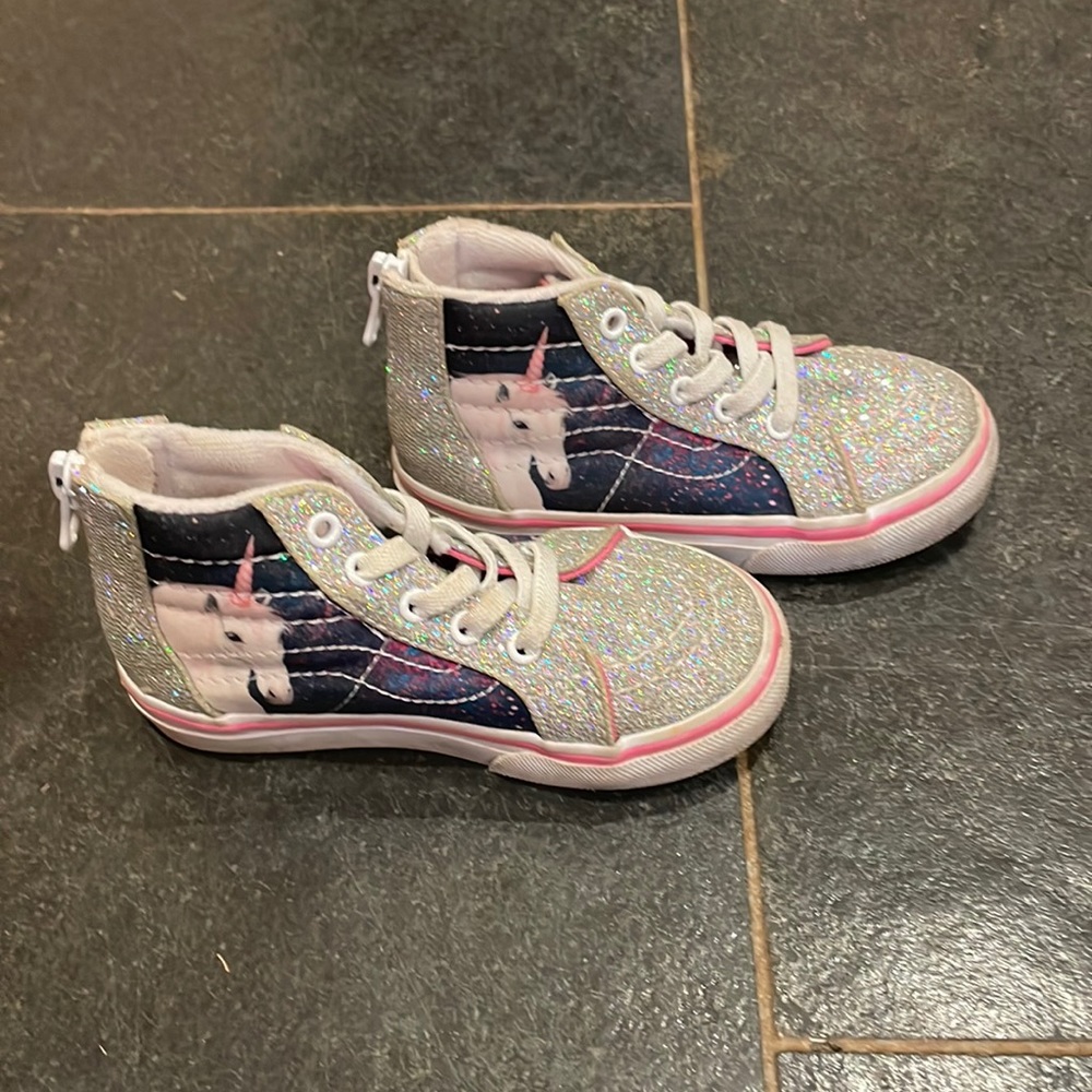 Girl unicorn vans